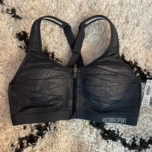 VS sport bra NWT - Size 34C